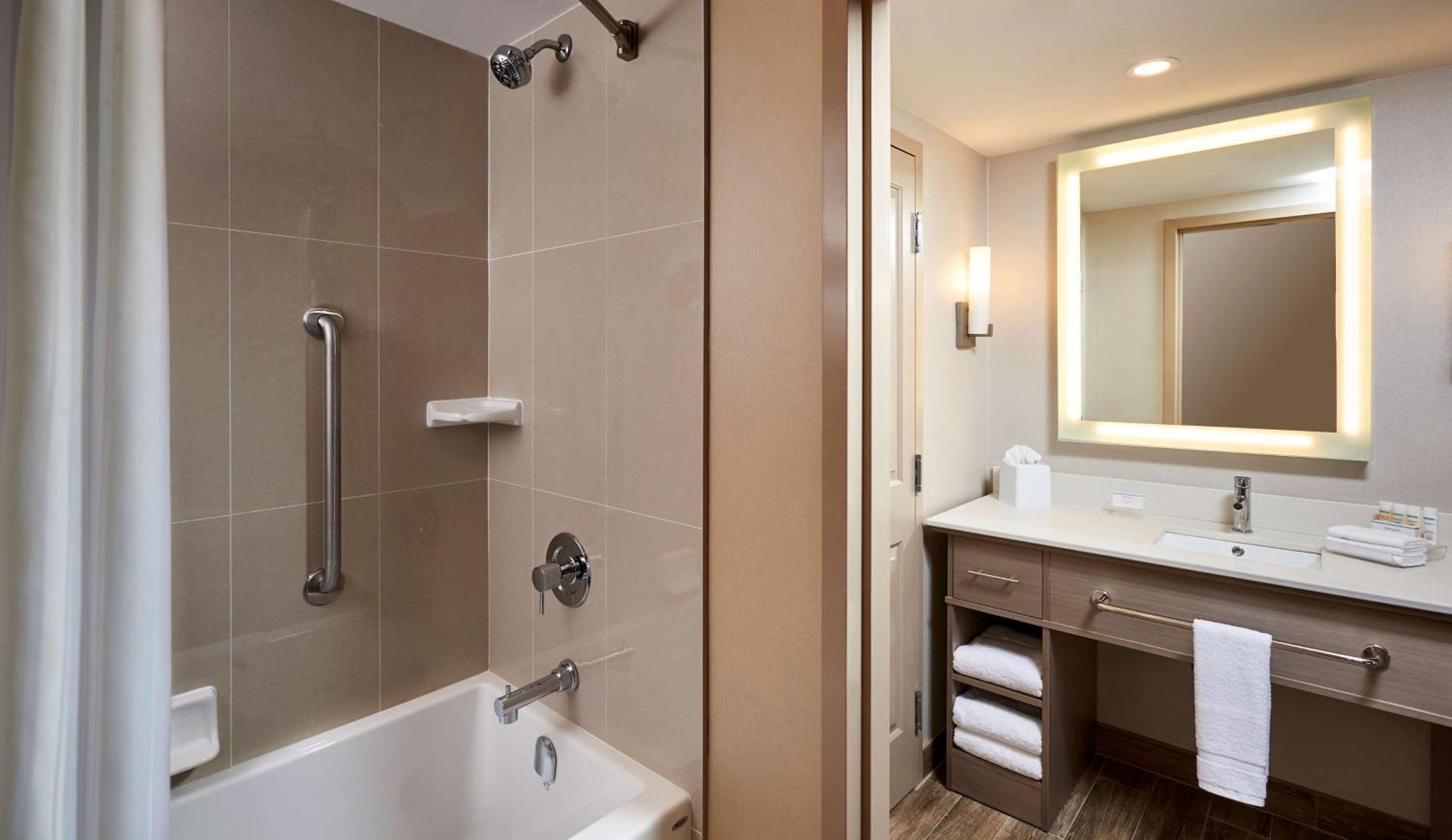 โฮมวูด สวีท บาย ฮิลตัน นอร์ท เบย์ ออนแทริโอ Hotel นอร์ทเบย์ ภายนอก รูปภาพ