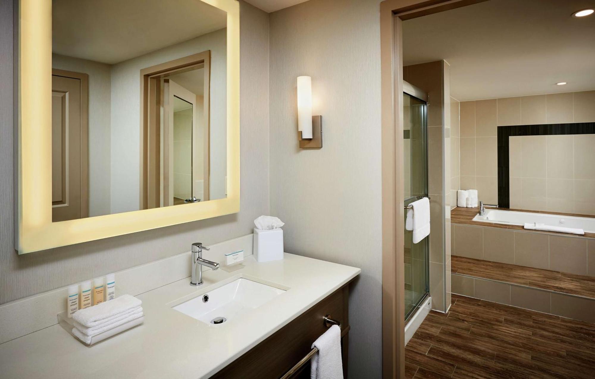 โฮมวูด สวีท บาย ฮิลตัน นอร์ท เบย์ ออนแทริโอ Hotel นอร์ทเบย์ ภายนอก รูปภาพ